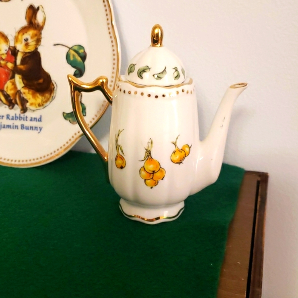 RARE Collectible Beatrix Potter Peter rabbit Tea Set - Picture 4 of 12